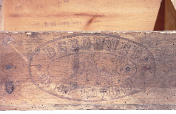 Ancienne caisse publicitaire de bistrot en bois vide des vins Dubonnet