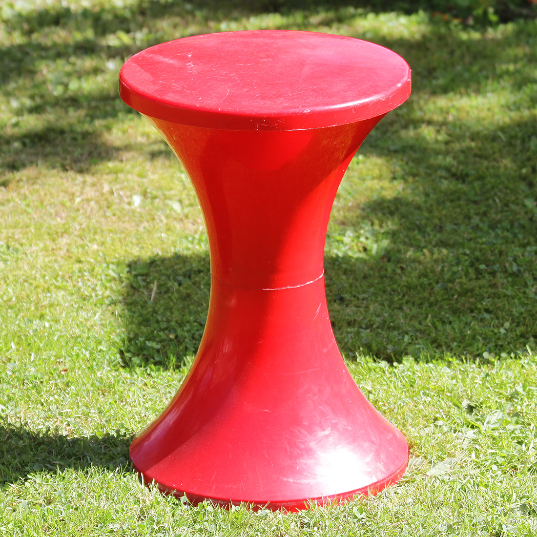 Tabouret vintage Tam Tam Stamp rouge sang par Massonnet des années 1970