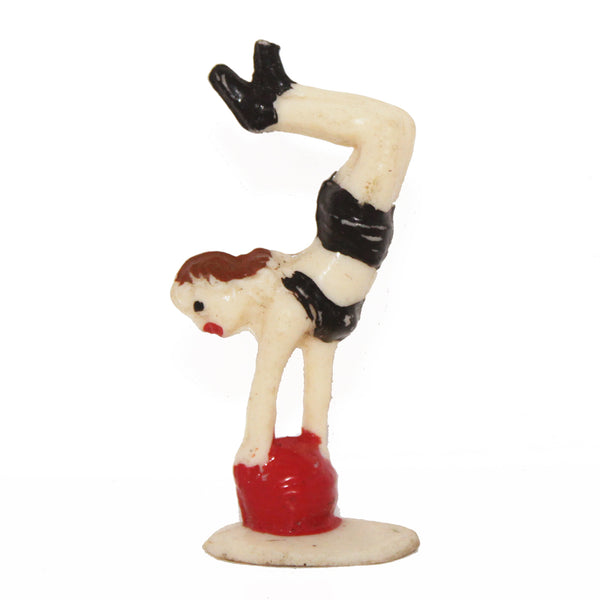 Figurine publicitaire plastique Café Nadi Le Cirque : jongleuse en équilibre