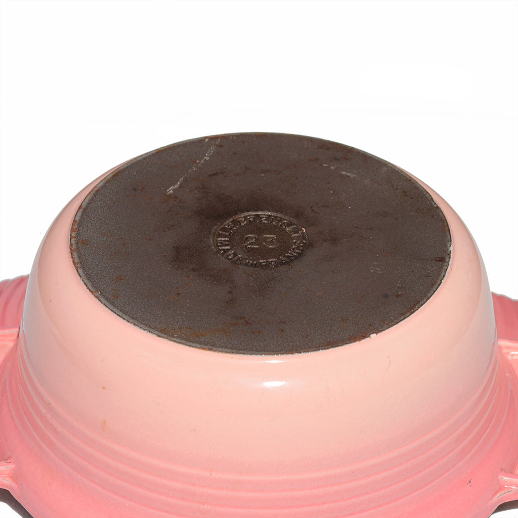 Cocotte en fonte vintage le Creuset modèle FUTURA n° 29 par Cocotte en fonte vintage le Creuset modèle FUTURA n° 29 par
