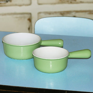 Ensemble de 2 anciennes casseroles ( 16 cm & 14 cm ) en fonte émaillée vert mint