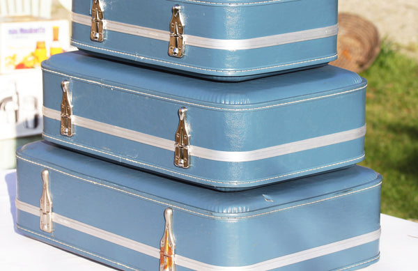 Ensemble de 3 valises bleues vintage Hôtesse de l'air des années 1970