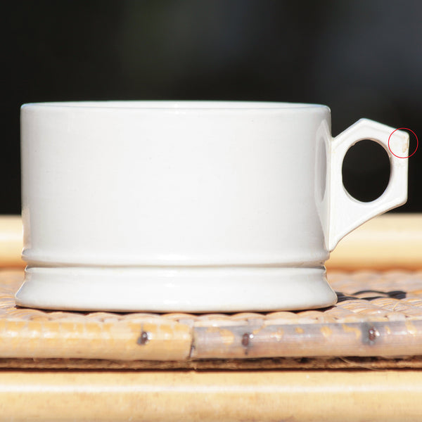 Grande tasse à chocolat ancienne en faïence de Digoin Sarreguemines modèle blanc shabby