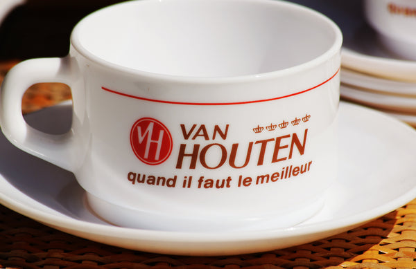 Ensemble de 6 grandes tasses publicitaires Van Houten vintages + soucoupes