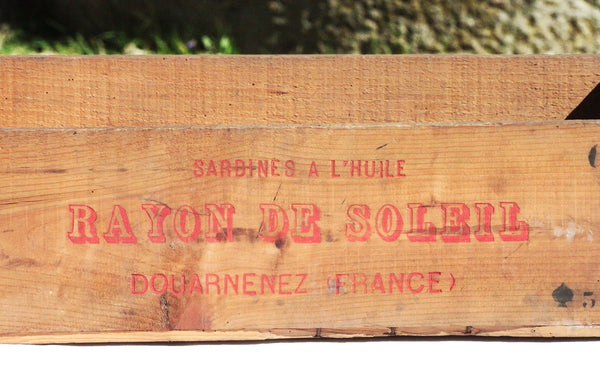 Ancienne caisse publicitaire d'épicerie en bois vide sardines de Douarnenez à l'huile " Rayon de Soleil "