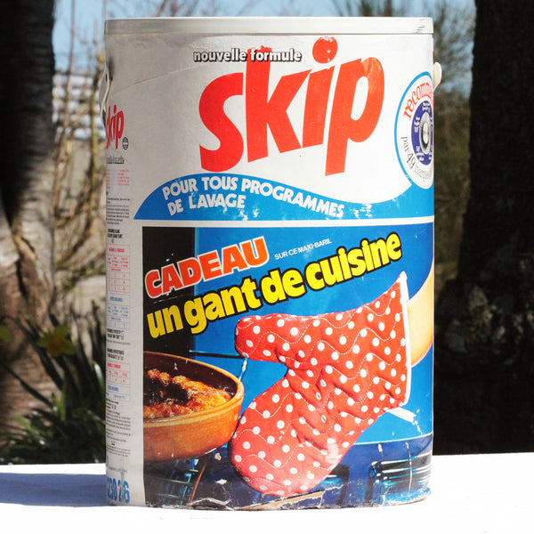 Maxi baril publicitaire de lessive Skip vintage vide en carton