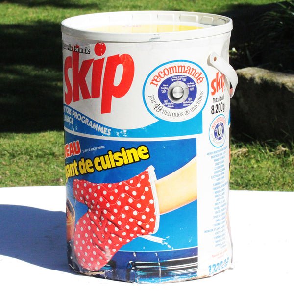 Maxi baril publicitaire de lessive Skip vintage vide en carton