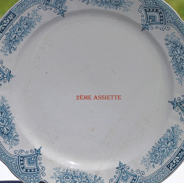 Duo d'assiettes plates anciennes en faïence d'Onnaing modèle Printemps