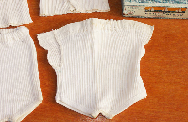 Ancienne boîte Trousseau Layette Petit Bateau pour poupée taille 3