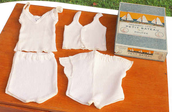 Ancienne boîte Trousseau Layette Petit Bateau pour poupée taille 3