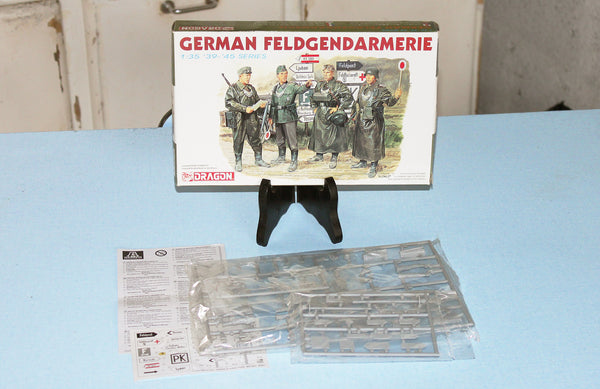 Maquette 1/35 39-45 series Dragon vintage german Feldgendarmerie