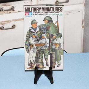 Maquette 1/35 Military Miniatures Tamiya vintage German Soldiers at Field Briefing