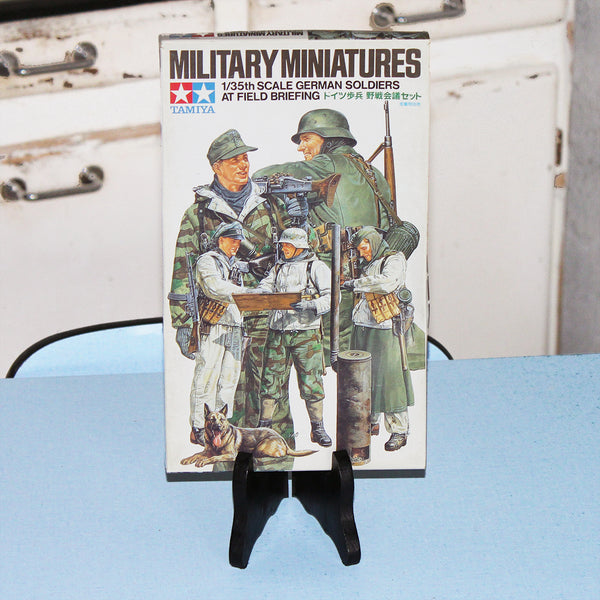 Maquette 1/35 Military Miniatures Tamiya vintage German Soldiers at Field Briefing