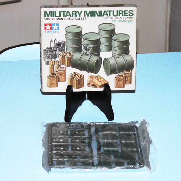 Maquette 1/35 Military Miniatures Tamiya vintage German Fuel Drum Set