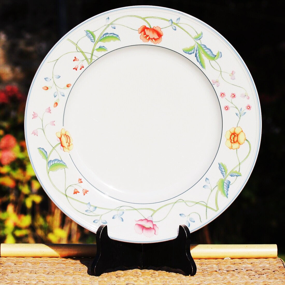 Plat rond 32.5 cm en vitro-porcelaine de Villeroy & Boch modèle Albertina